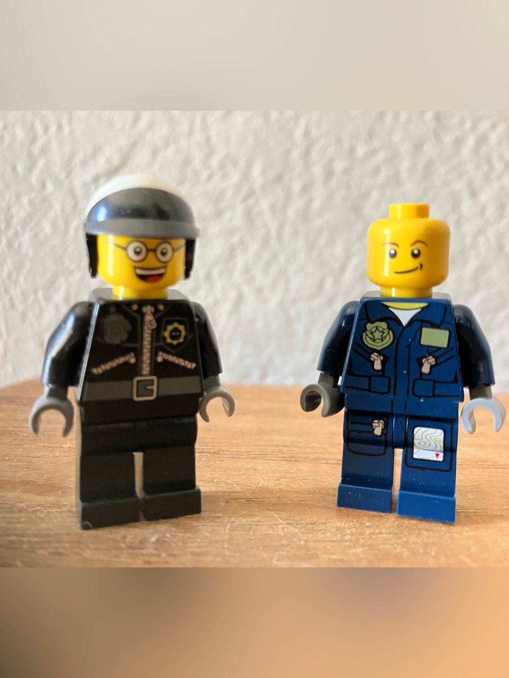 2 Lego Figures